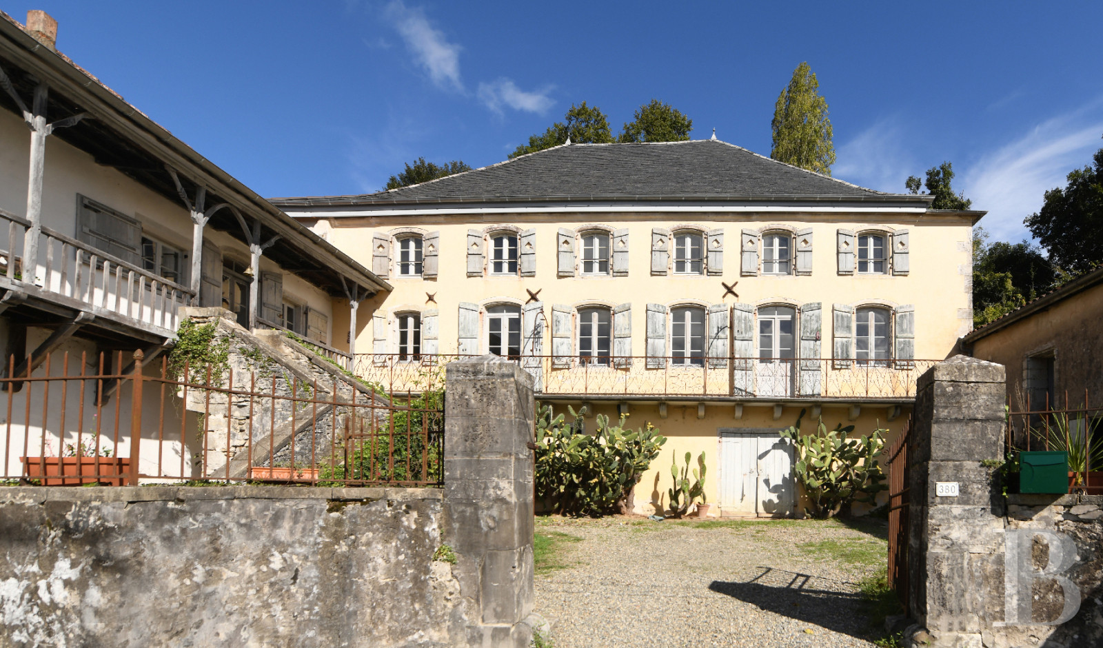 An 18th-century ship owner’s estate on the banks of a river in the Basque Country, in Pyrénées-Atlantiques   - photo  n°1